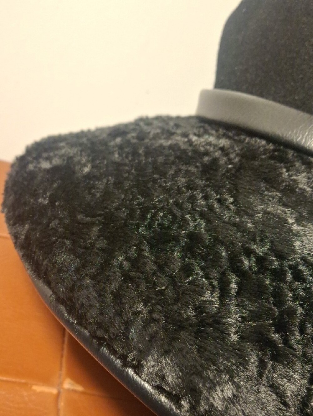 Oscar de la Renta Black Wide-Brim Felt Hat with Leather Trim - Picture 4 of 6